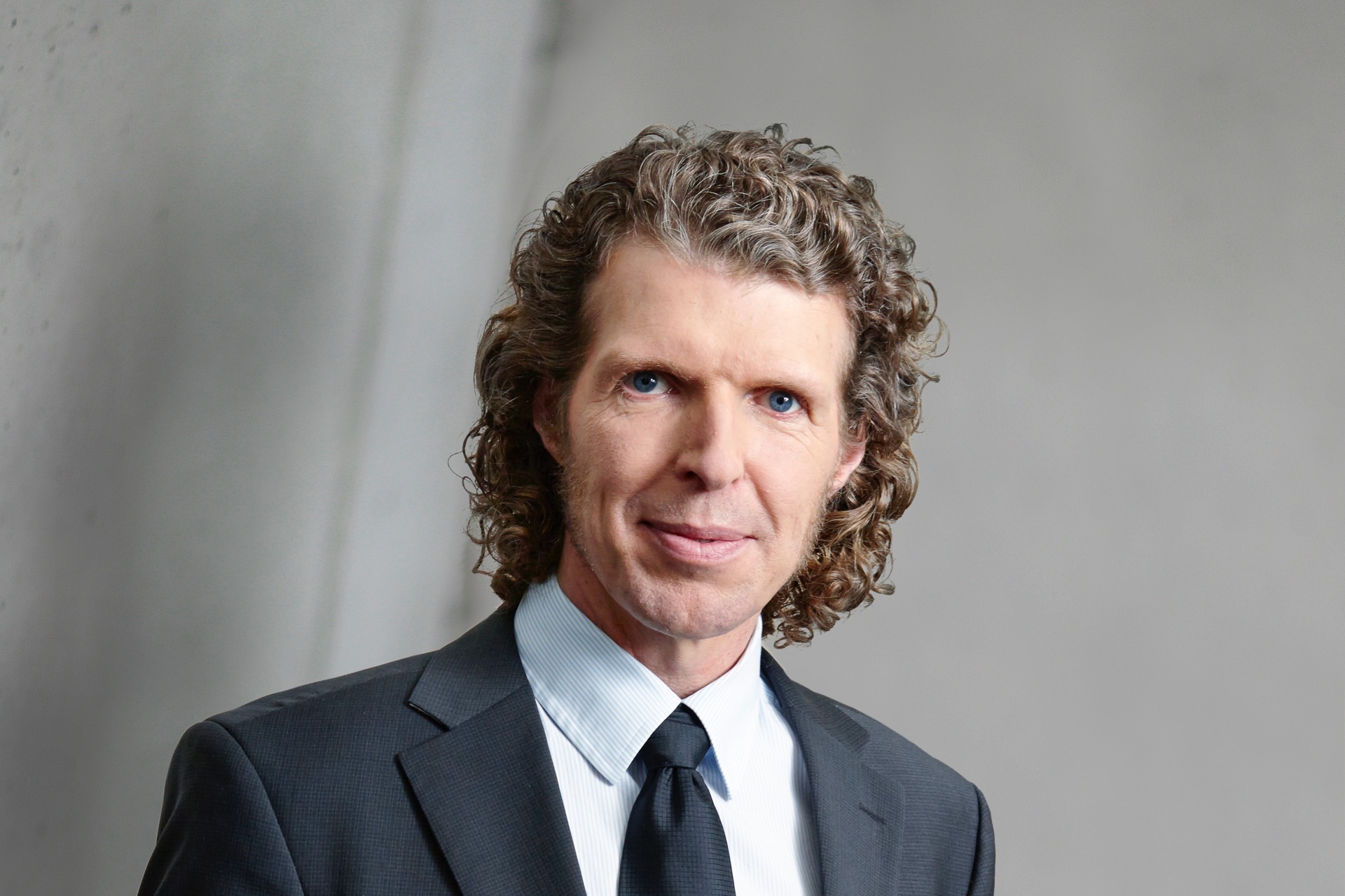 Dr. Robert Scholderer